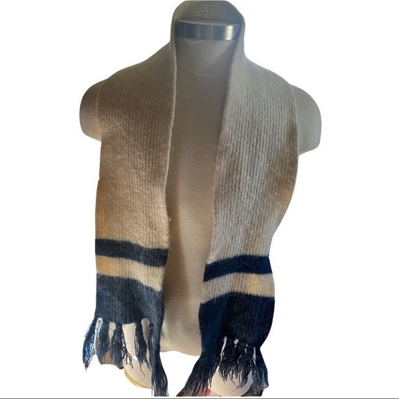 Beautiful White & Greyish Blue 100% Pure Virgin Wool Heavy Unisex Scarf 55”x7” - Picture 2 of 5